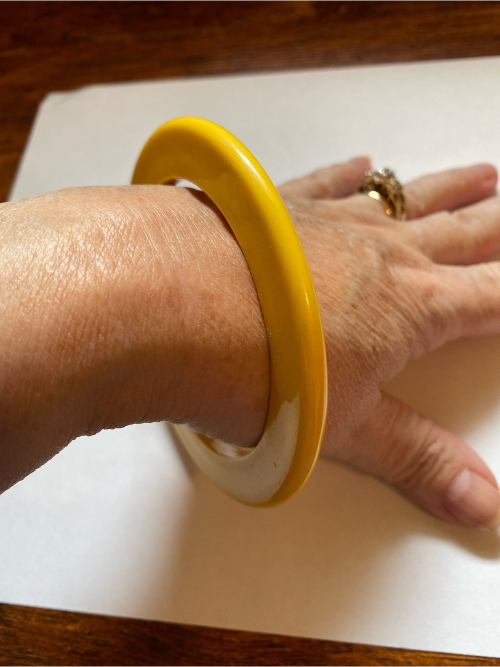 Vintage Yellow Resin Bangle Bracelet - Women Accessories
